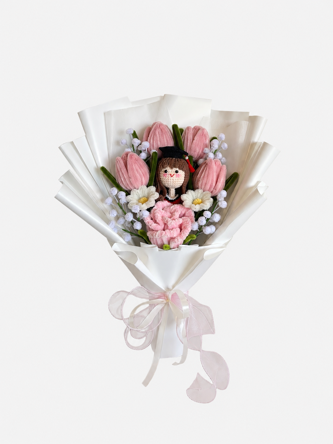 Blush Moment — handmade pipe cleaner flower (ดอกไม้ถักมือ) by Flowerest.bkk. ช่อทิวลิปชมพู แซมตุ๊กตาน้อยชุดครุย เหมาะสำหรับวันรับปริญญาสุดพิเศษ 🎓